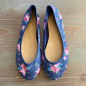 Floral flats. NWOT